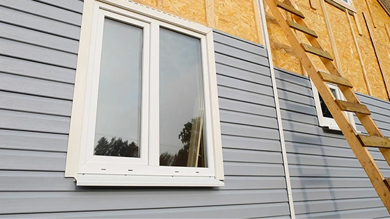 Expert vinyl siding repair in Portage, IN for damaged or cracked panels.